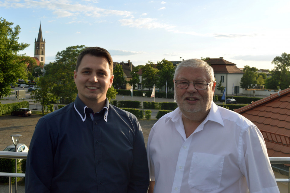 Die Stadtverordneten Werner Mundt (r.) und Christian Howe (l.) wollen die finanziellen Mittel des Brgerhaushaltes fr die stdtische Corona-Hilfe umwidmen, Foto: CDU Oranienburg 