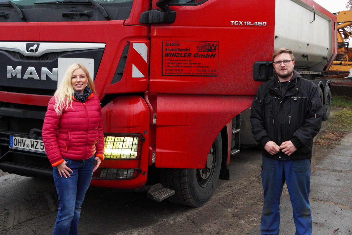 Nicole Walter-Mundt und Martin Winzler auf dem Betriebsgelnde in Germendorf, Foto: Christian Howe